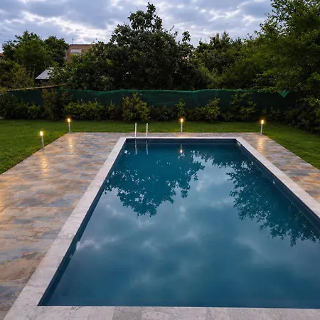 Pegasus Pool Semesterbostad