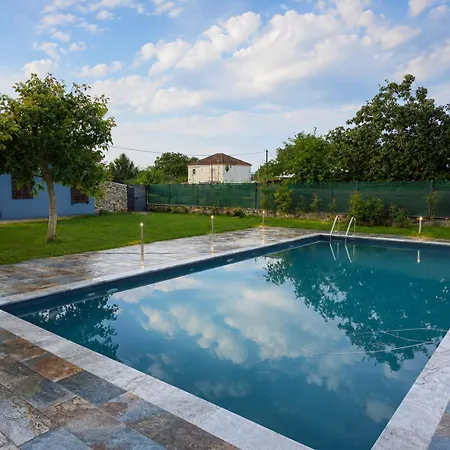 Pegasus Pool Semesterbostad
